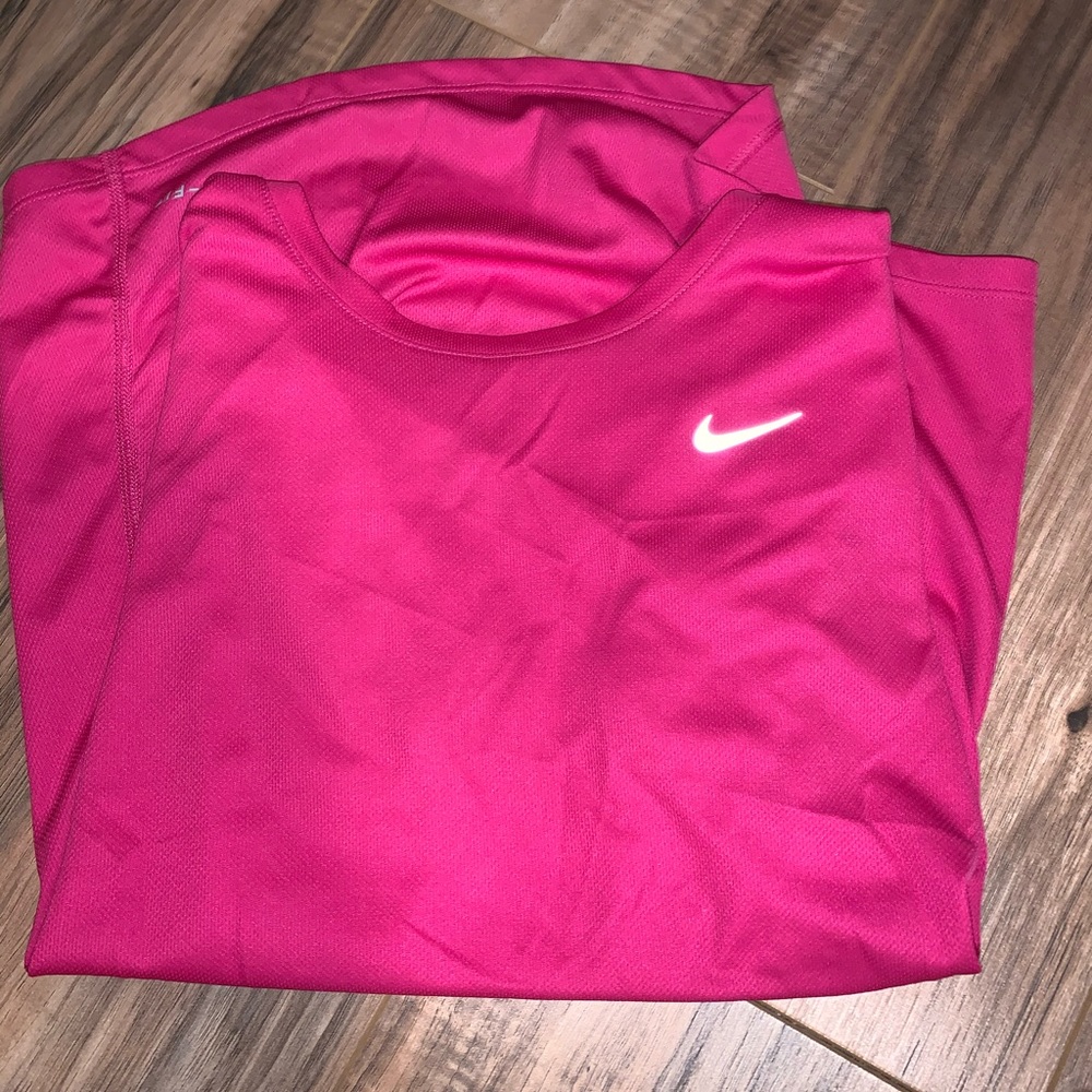 Women’s athletic top